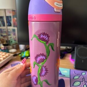 Owala FreeSip Water Bottle / 24oz / Color: Hand Painted Lilac Dreams